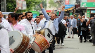 Bayram değil seyran değil: Davulcuları sokaklarda görenler şaşırdı