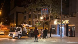 Belediye aracıyla CHP milletvekili adayların pankartların asılmasına tepki