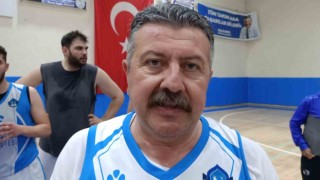 Belediye başkanı basketbol takımında