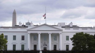 Biden, Texas saldırısının ardından bayrakların yarıya indirilmesini emretti