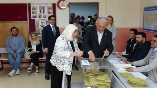 Binali Yıldırım Tuzlada oyunu kullandı