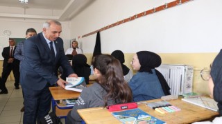 Bingölde öğrencilere kaynak kitap dağıtımı başladı