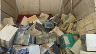 Binlerce kitabı çalarak geri dönüşüm tesisine satan şüpheliler suçüstü yakalandı