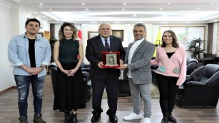 ‘Borç film ekibinden Başkan Pekmezciye ziyaret