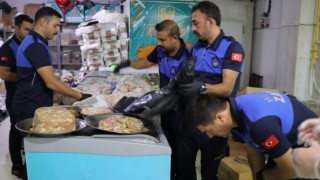 Bozuk etleri çamaşır suyu ile yıkayıp müşterilere yedirdiler