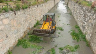 Bozüyükte kanal temizleniyor