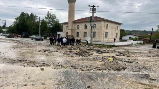 Bozüyükte sel nedeniyle bazı evleri su bastı, araziler zarara uğradı