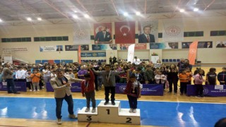 Burhaniyede Geleneksel Çocuk Oyunları ödül töreni