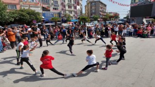 Burhaniyede Gençlik Haftası başladı