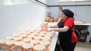 Burhaniyede ihtiyaçlılara sıcak yemek