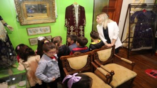 Burhaniyede minik öğrencilerden müze ziyareti