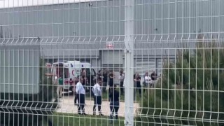 Bursada fabrikada yük indiren vinç devrildi: 1 kişi öldü 2 kişi yaralandı