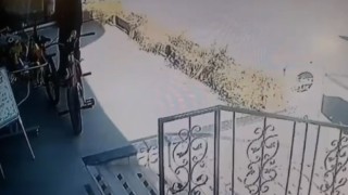 Bursada güpegündüz bisiklet hırsızlığı kamerada