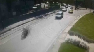 Bursada ters şeritten giden otomobil zincirleme kazaya böyle yol açtı