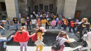 Büyükşehir müzelerine ziyaretçi akını