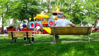 Büyükşehir parklara renk kattı