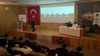 Caf, değerlendirme paneline konuşmacı olarak katıldı.