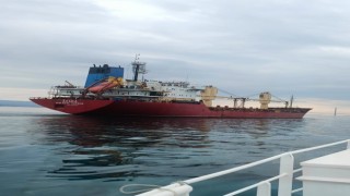 Çanakkale Boğazında gemide rahatsızlanan personel, Kıyı Emniyeti ekiplerince tahliye edildi