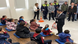 Çanakkalede depremzede çocuklar trafik kuralları konusunda bilgilendirildi
