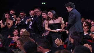 Cannesdan Merve Dizdara “En İyi Kadın Oyuncu” ödülü