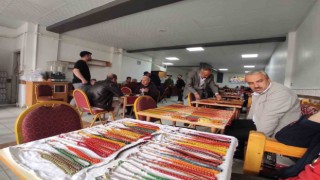 Çay ocağında sergilenip 81 ile gönderiliyor