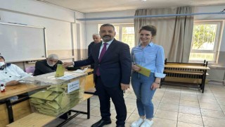 CHP İzmir İl Başkanı Aslanoğlu oyunu kullandı