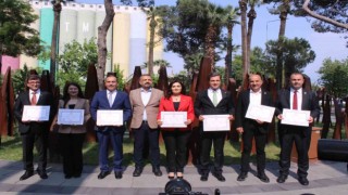 CHP İzmir vekilleri mazbatalarını aldı