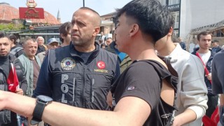CHP Mengen İlçe Teşkilatının pankartları yüzünden alanı göremeyince duruma tepki gösterdi