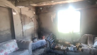 Çiftlikköyde apartman dairesi küle döndü