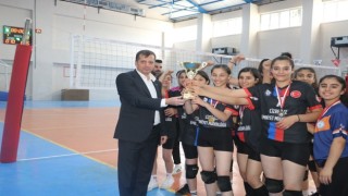 Cizrede liseler arası kadın voleybol turnuvası final maçı ile sona erdi