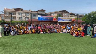 Çocuklar futbol turnuvasında ter döktü