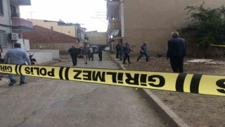 Çocukların kavgasına aileler de karıştı: 1i polis 8 yaralı