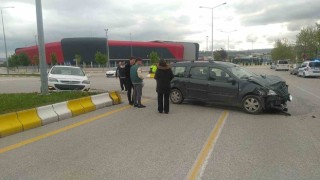 Çorumda iki otomobilin karıştığı kazada 1 kişi yaralandı