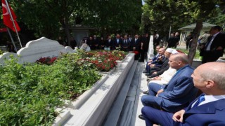 Cumhurbaşkanı Erdoğan, Necmettin Erbakanın kabrini ziyaret etti