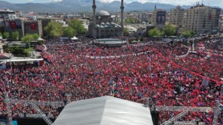Cumhurbaşkanı Erdoğanın Rekor kırdı dediği Kayseri mitinginde tarihi kalabalık havadan görüntülendi