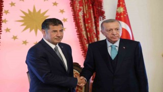 Cumhurbaşkanı Recep Tayyip Erdoğan, Sinan Oğanı Dolmabahçe Çalışma Ofisinde kabul etti.