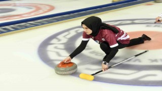 Curlingte heyecan sürüyor