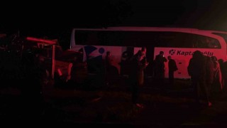 D100de otobüs ile kamyonet çarpıştı: 1 yaralı