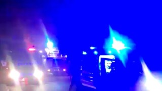 Dairede yangın çıktı, biri itfaiye eri 2 kişi dumandan etkilendi