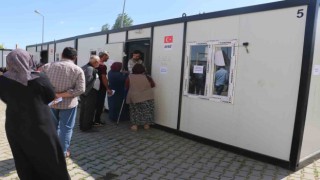 Deprem bölgesi Malatyada vatandaşlar oy kullanmaya devam ediyor