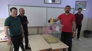 Deprem bölgesi Osmaniyede oy kullanma işlemi başladı