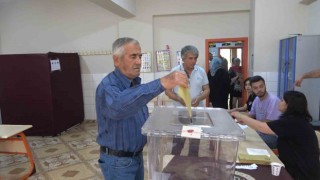 Deprem bölgesi Osmaniyede oy kullanma işlemi başladı