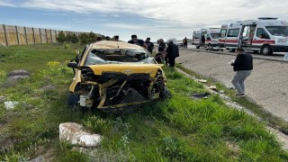 Deprem bölgesine oy vermeye gittiler, dönüş yolunda takla attılar