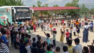 Deprem sonrası, Çocuk oyun otobüsü hizmete başladı