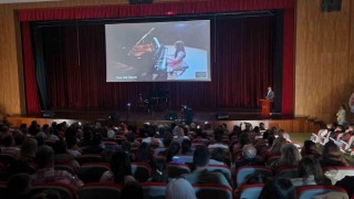 Depremde yaşamın yitiren ilkokul öğrencisi Yade konserle anıldı