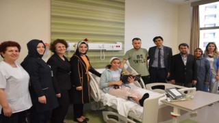 Depremzede hemşireye ‘Hemşireler Günü jesti