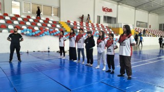 Depremzede sporcular, şampiyonluk kürsüsüne çıktı