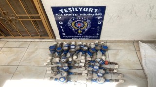 Depremzedelere evlerinde hırsızlık yapan zanlılar yakalandı