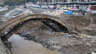 Derelide sel afeti sonrası dere genişletilince köprü uzatıldı