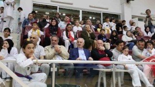 Derincede tekvando şöleni